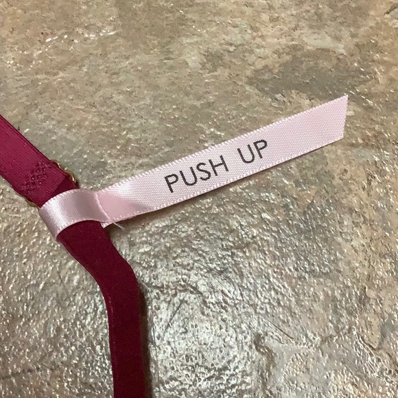 ⚠️ Daisy Fuentes intimates lace back bra - Picture 5 of 8